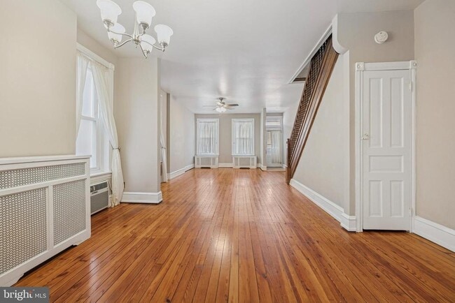 Photo - 437 Roxborough Ave