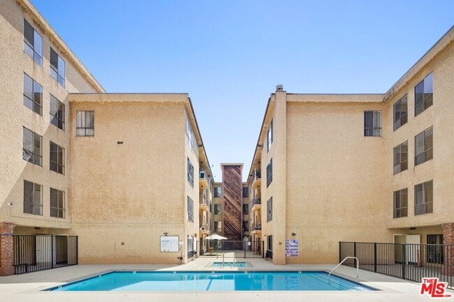 Photo - 7300 Franklin Ave Unidad 554