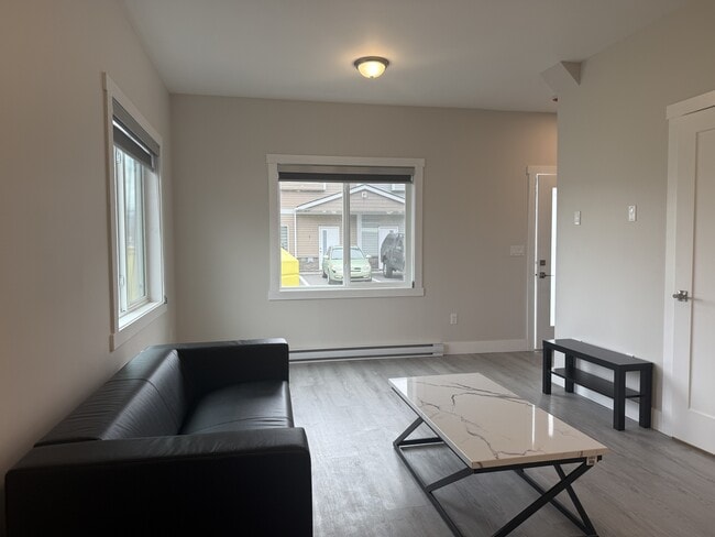 Photo - 4808 Lazelle Ave