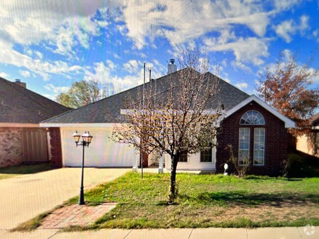 Building Photo - Large 4 bedroom Home in the Lawndale Addition
