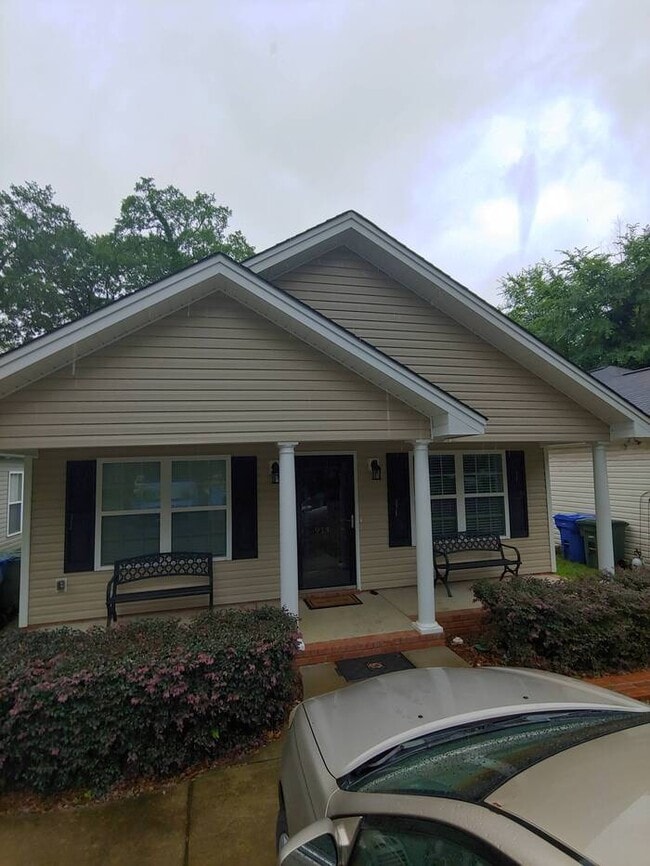 Building Photo - College students welcome