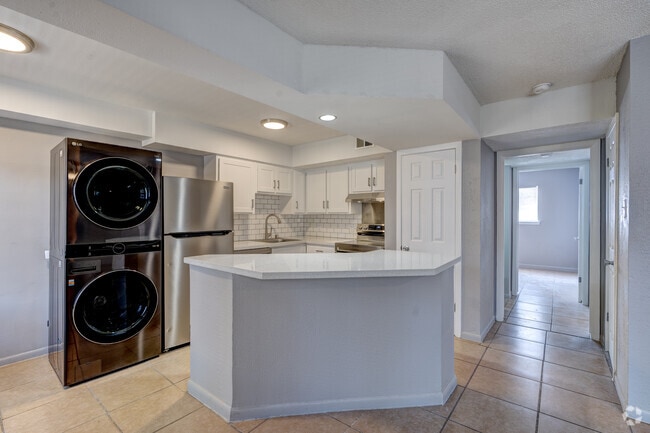 2BR, 1BA - 875SF