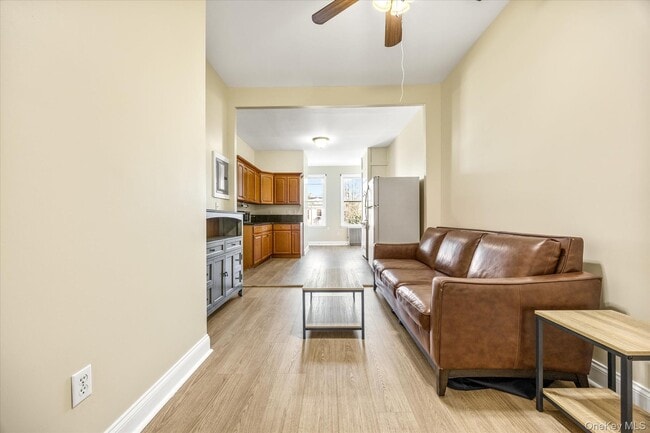 Building Photo - 60-19 54th St Unit 2L