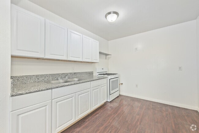 Studio - 620SF - Kitchen
