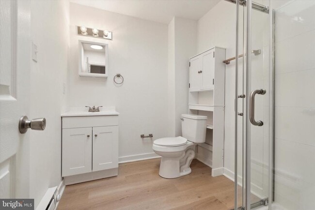 Building Photo - 5554 Lansdowne Ave Unit 2 Rental