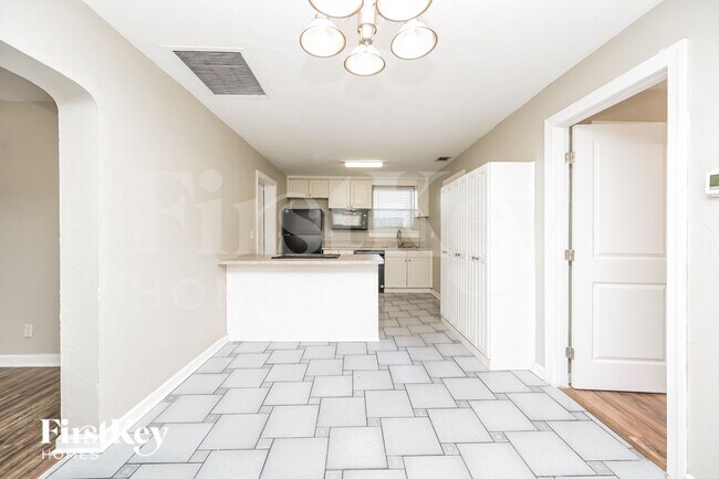 Photo - 7309 N Dartmouth Ave