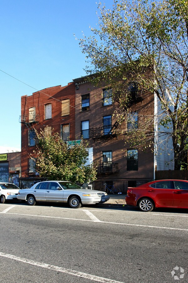 Photo - 555 Union St