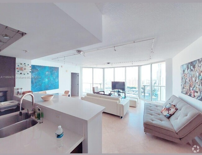 Building Photo - 16699 Collins Ave Unit 2807 Rental