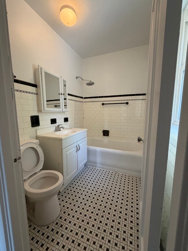 Photo - 3314 W Balmoral Ave Unit #2