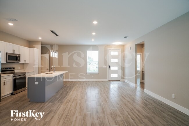 Photo - 1829 Superior Way