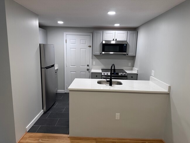 Building Photo - 6 Walden Dr Unit #7
