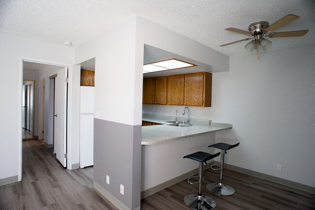 Kichen Dining Area - Sahara View Apartments