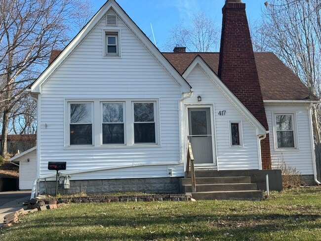 3 bedroom, 2 bath House with 2 car detache... - 3 bedroom, 2 bath House with 2 car detache...