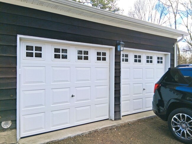 Photo - 34 Old East Neck Rd