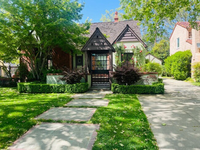 Gorgeous 3bed/2bath home in East Sac - Gorgeous 3bed/2bath home in East Sac
