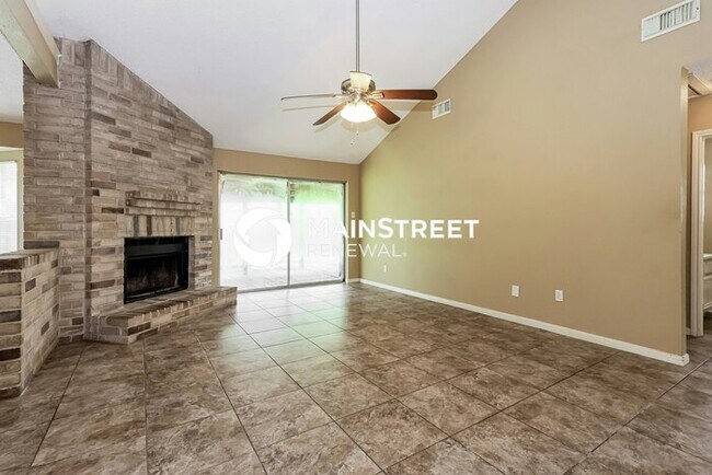 Photo - 4 Bedroom Pet-Friendly Home in Houston, TX with Main Street Renewal