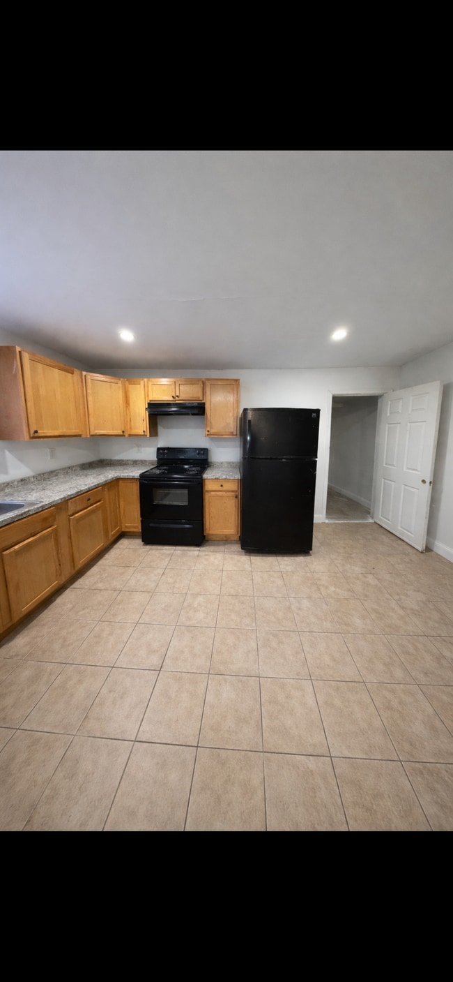 Photo - 616 W 6th St