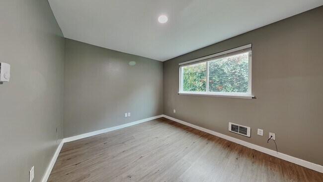Photo - 1105 S Woodlawn St Unit 2