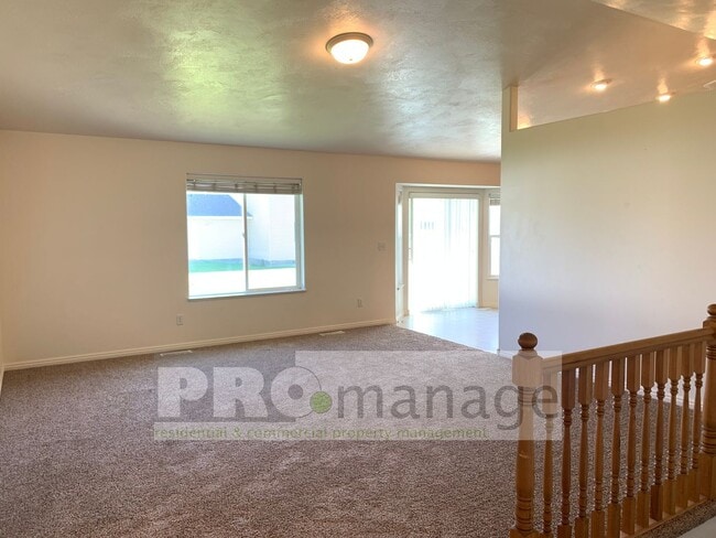 Photo - 3 Bed / 2 Bath Townhome w/ 2 Car Garage  -...