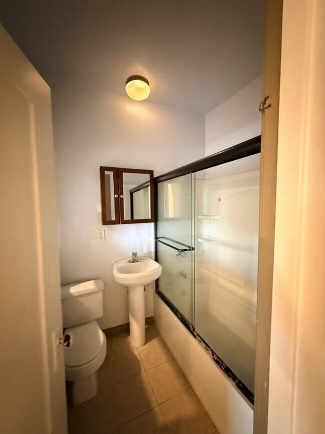Photo - 1143 N Commonwealth Ave Unit 1143 1/2