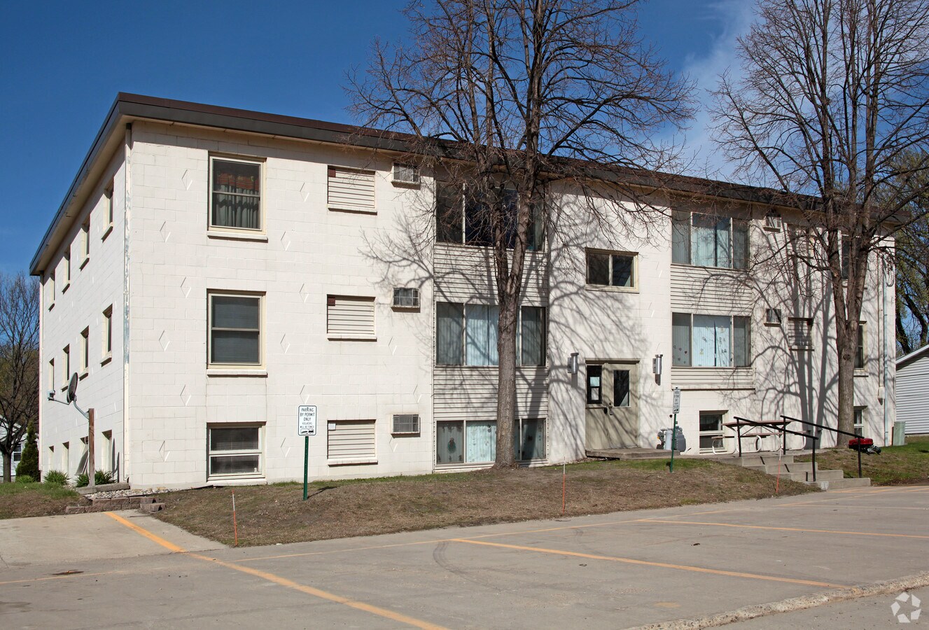 Primary Photo - Luhman Apartments