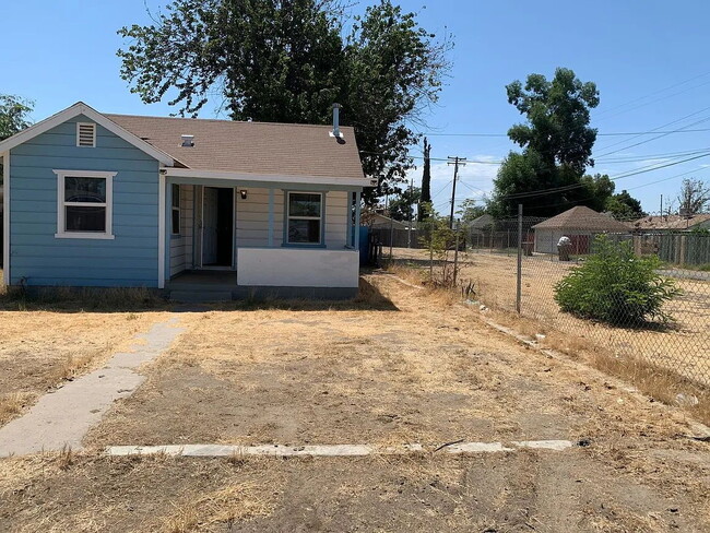 Building Photo - "Charming 2-Bedroom Retreat in Beautiful Bakersfield – Your Cozy Haven Awaits!"