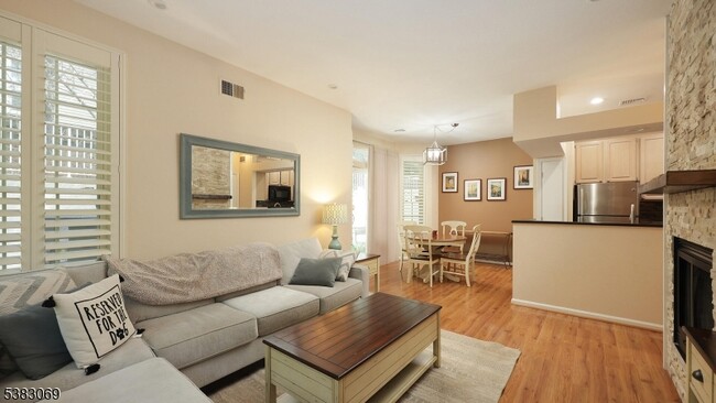 Photo - 19 Quail Brook Ct