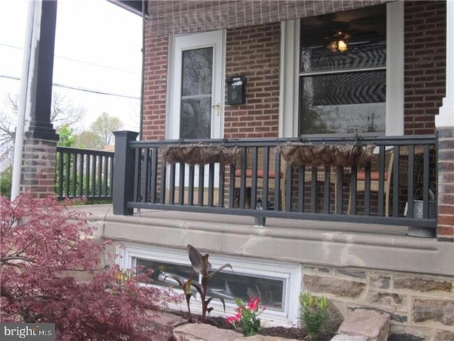 Photo - 460 Shurs Ln