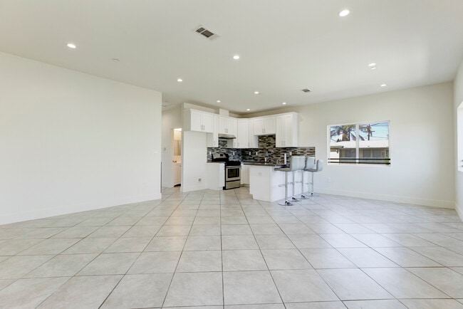 Photo - 6821 Agnes Ave