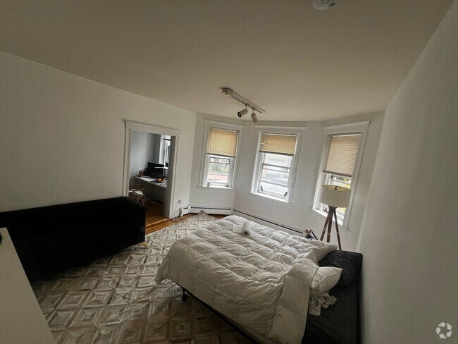 Building Photo - 315 Harvard St Unit 1 Rental