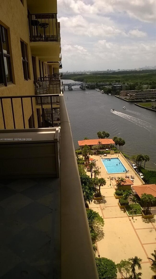 Building Photo - 290 174th St Unit 2007