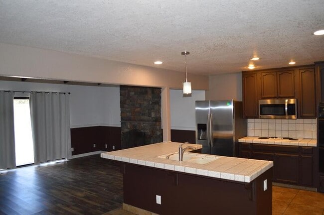 Photo - 3035 Duquesne Way