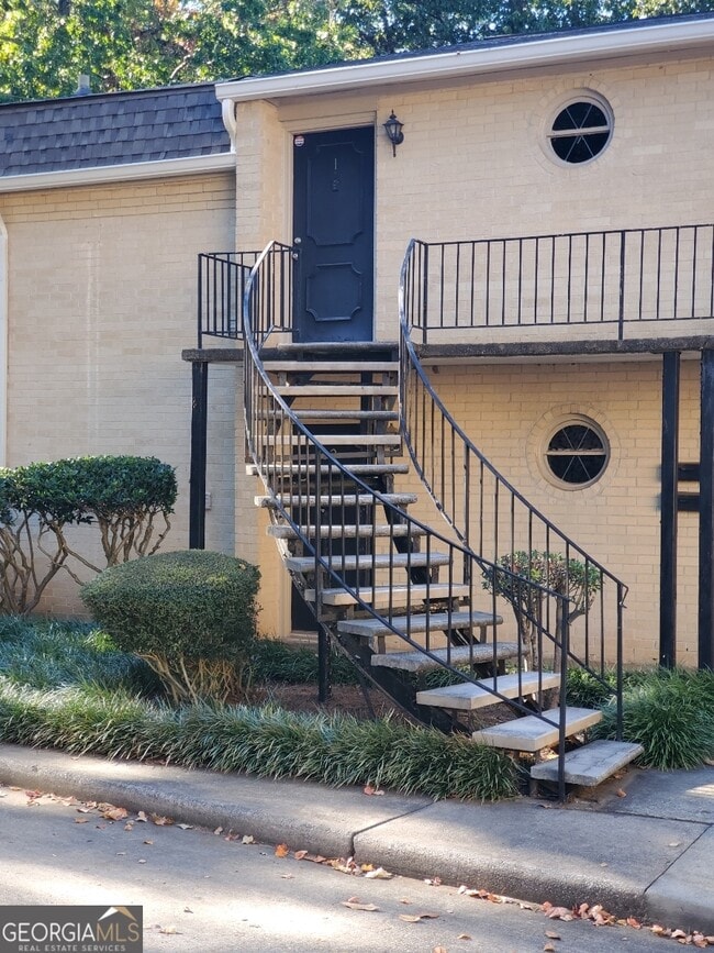 Building Photo - 5400 Roswell Rd Unit APT K 1