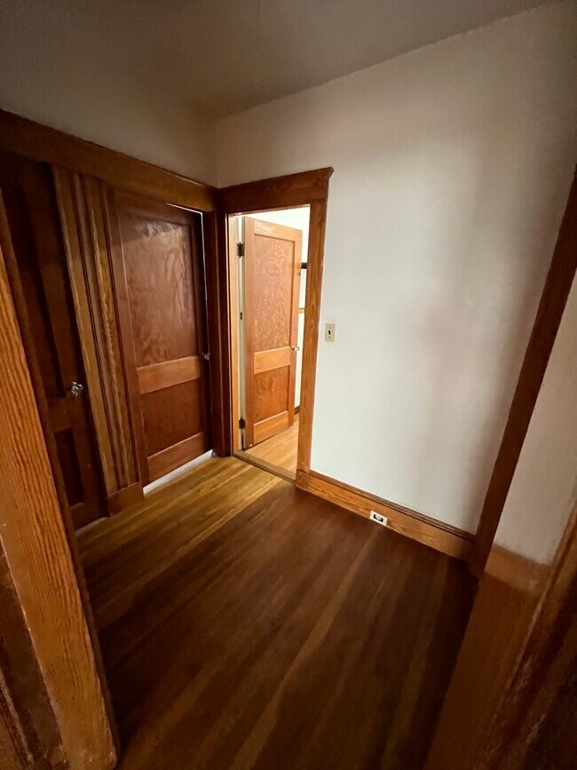 Photo - 245 Presidents Ln