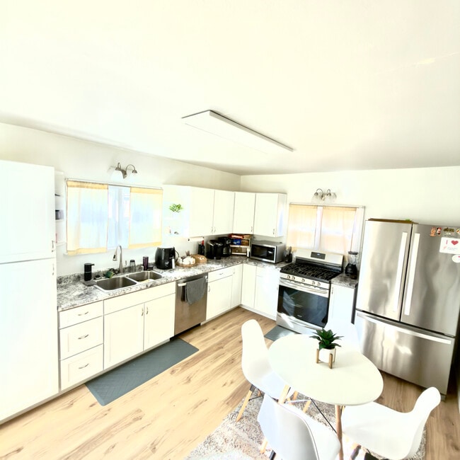 Photo - 2833 S 128th St