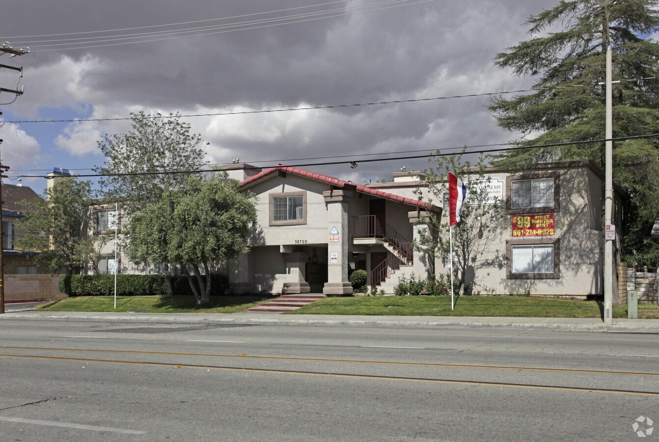 Photo - Royal Palms Apartments