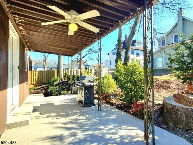 Photo - 112 W Summit St