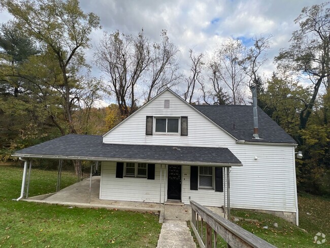 Building Photo - Large - 3 Bedroom House - Downtown Campus ...