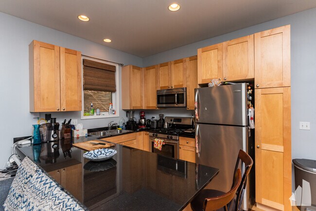 Photo - 2043 W Erie St Unidad 2E