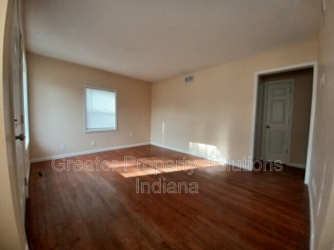 412 W South St