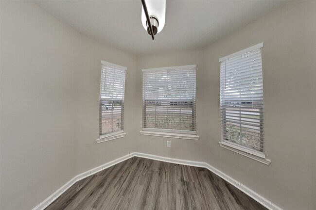 Photo - 18131 Gravenhurst Ln