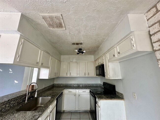 Photo - 13517 Castilian Dr Unidad 1