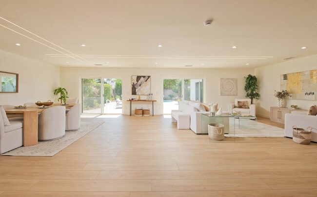 Photo - 22330 Mobile St