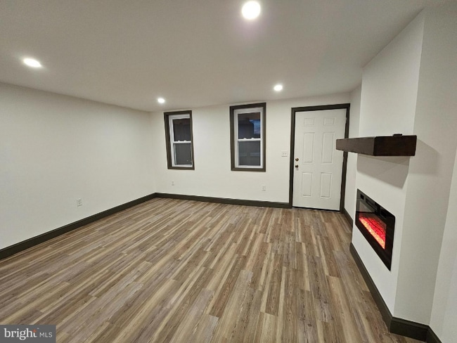 Photo - 211 S 2nd St