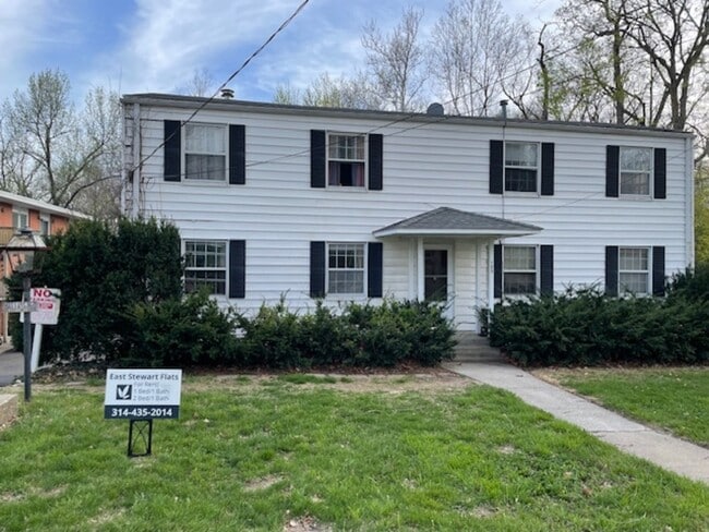 Building Photo - 100 E Stewart Rd Unit 8