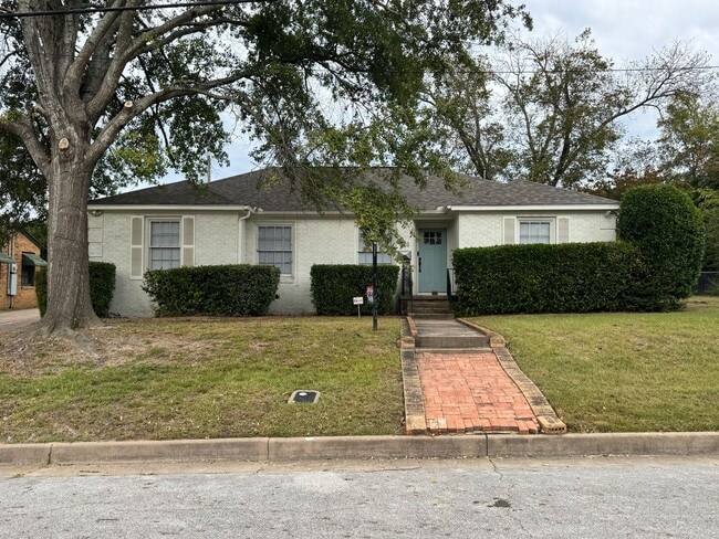 Building Photo - 823 W. Fifth Street