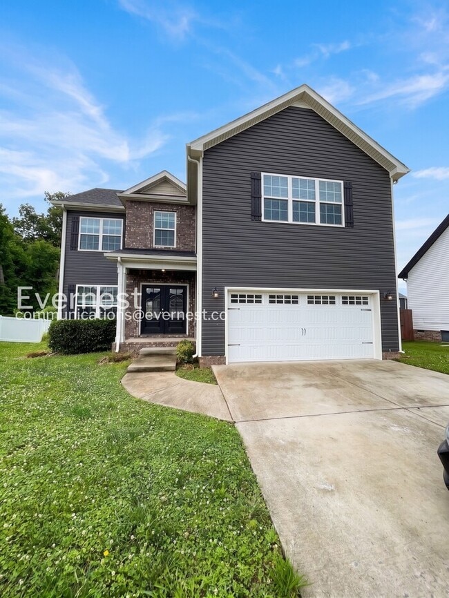 Building Photo - Charming Modern Home / 5 beds 3.5 baths / Garage attached / Fenced-Yard / Available now!