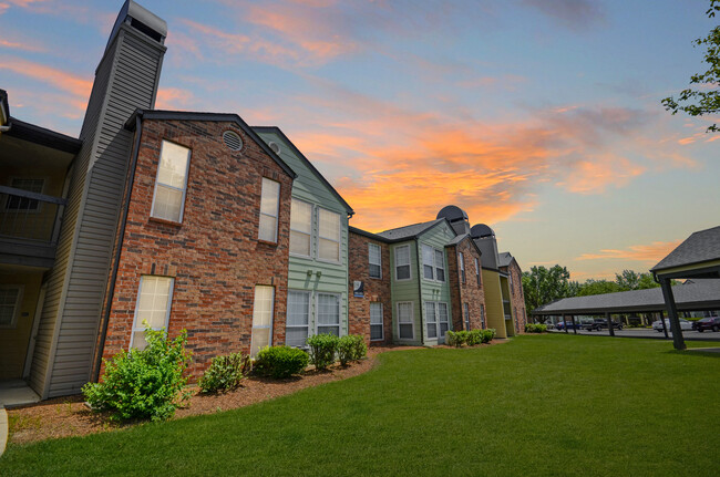 Home Exterior - Metropolitan Fishers Apartments