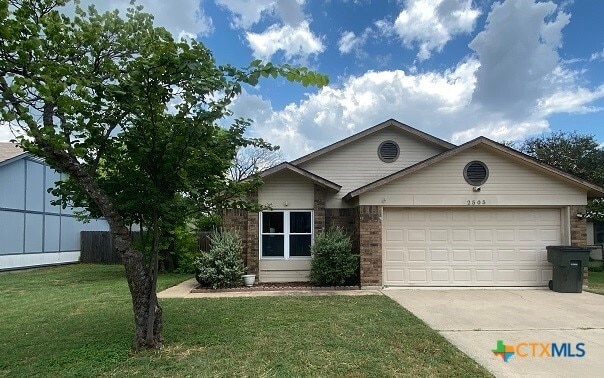 Building Photo - 2505 Hemlock Dr