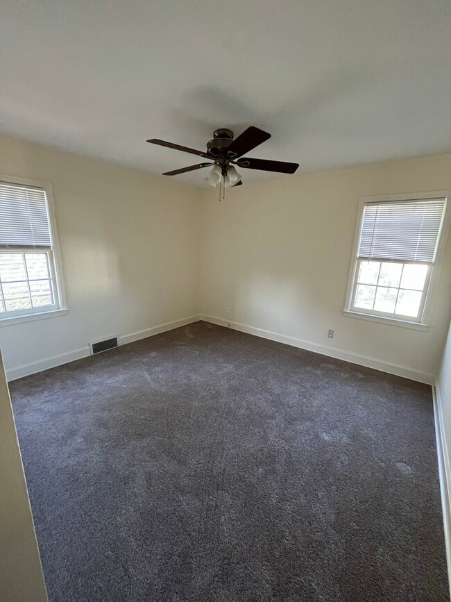 Bedroomx - 214 Delaware Rd Unit Upper